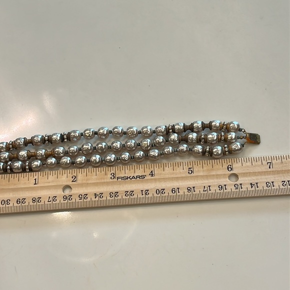 Vintage Signed Miriam Haskell Silver tone Faux Baroque Pearl Bracelet. - Picture 9 of 16